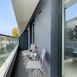 아파트 Unique In With Parking, Sauna And Gym By Renters