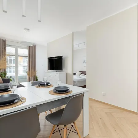 Unique In With Parking, Sauna And Gym By Renters 코워브제크